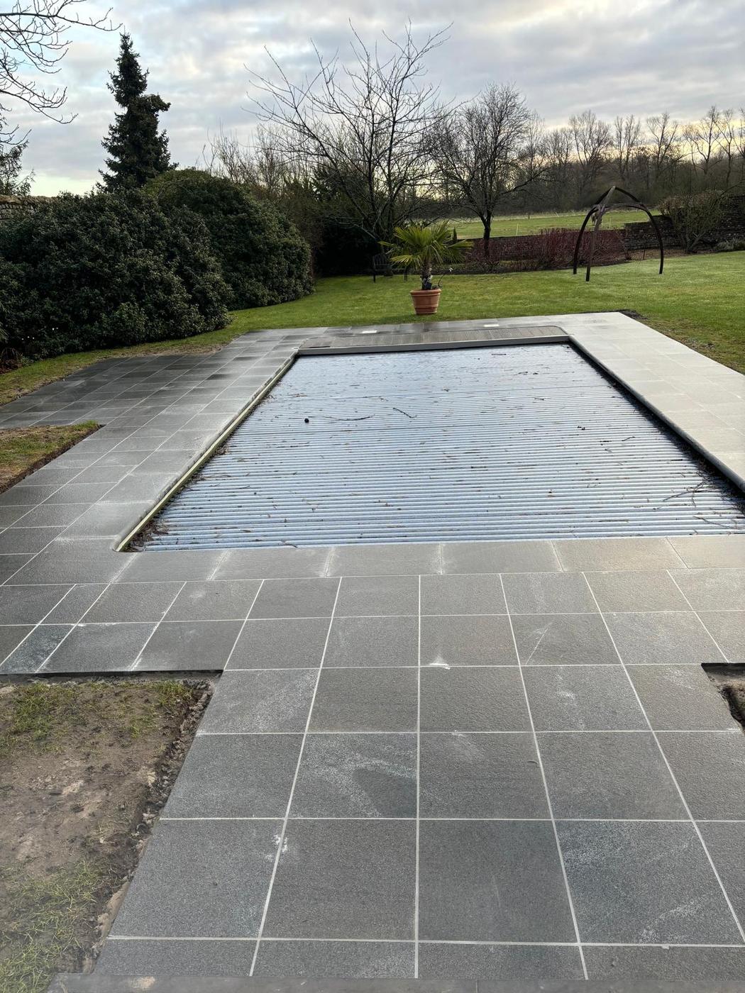 Pool surround in stone slabs